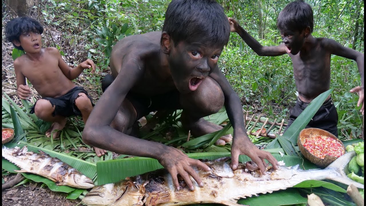 Primitive Technology - Eating delicious - Smart boy cooking Big fish