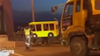 4 thanh niên Nga cải trang thành xe buýt để đi lên cầu