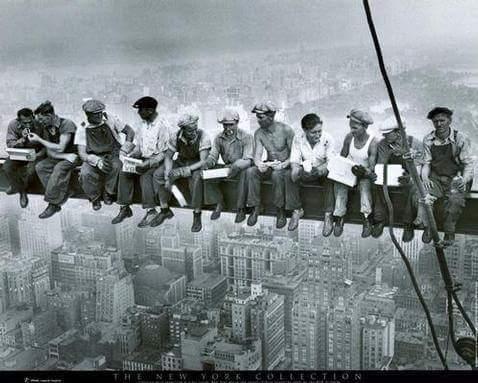 Công nhân Pháp ăn trưa trên công trình xây dựng